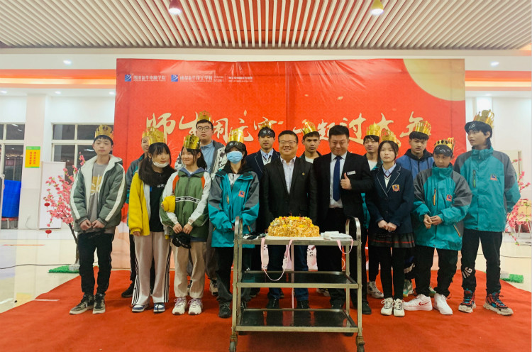 師生鬧元宵，四川新華陪你一起過大年！