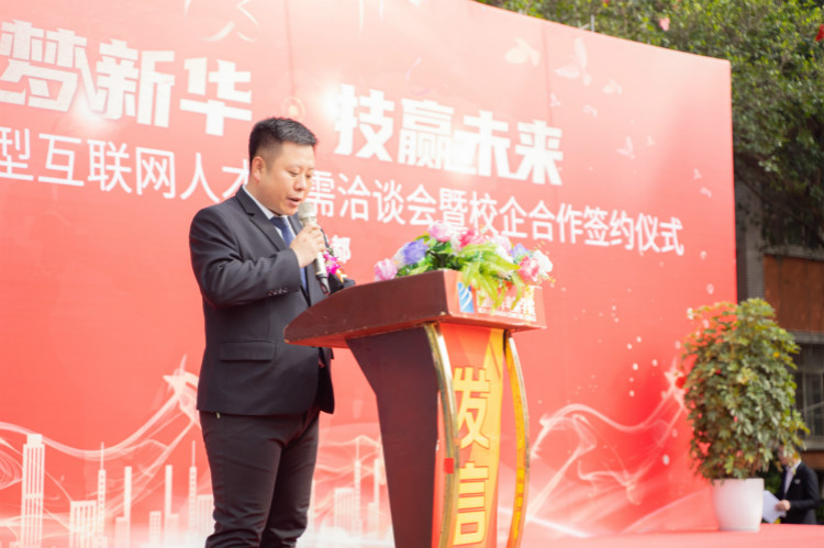 四川新華電腦學(xué)院雙選會現(xiàn)場，人才爭奪戰(zhàn)正式打響！