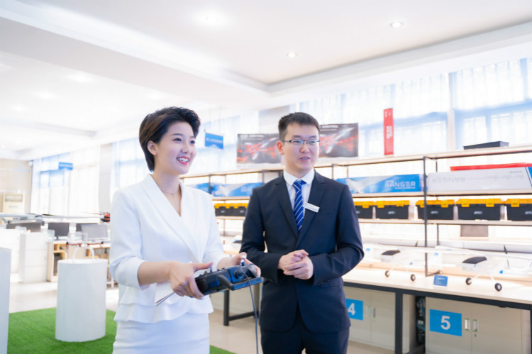 四川電視臺主持人凌玥帶你解鎖不一樣的四川新華！