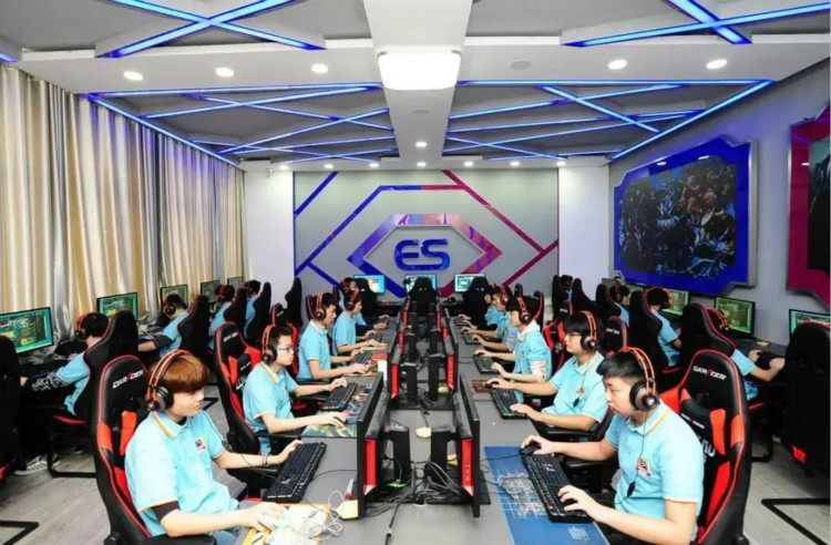 為什么總勸你來校實(shí)地考察？好學(xué)校不怕比較！