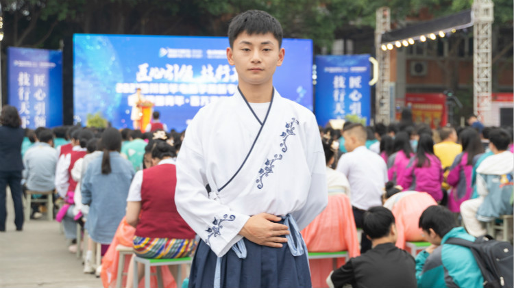 燃！為夢(mèng)想加冕！奔跑吧新青年！