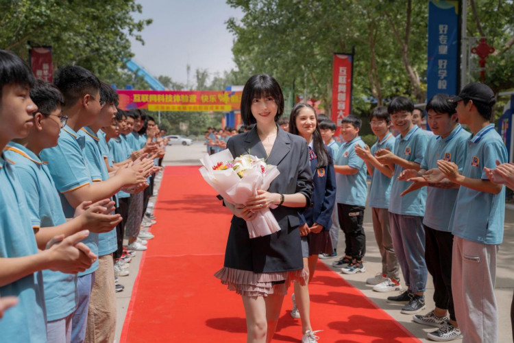 新華互聯(lián)網(wǎng)科技攜手知名演員，開啟職業(yè)教育新機遇