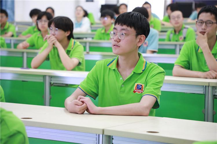 《老師來了》火熱開講--新榜學院院長，解析新媒體怎么玩？