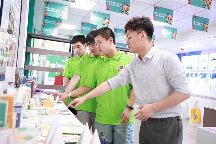 《老師來了》火熱開講--新榜學院院長，解析新媒體怎么玩？