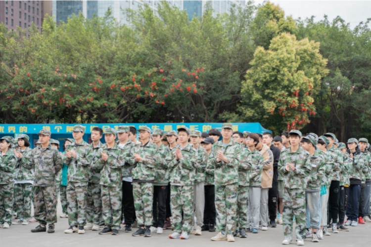 熱烈祝賀四川新華與綿陽飛行職業(yè)學(xué)院正式簽約，開啟國防教育新局面！