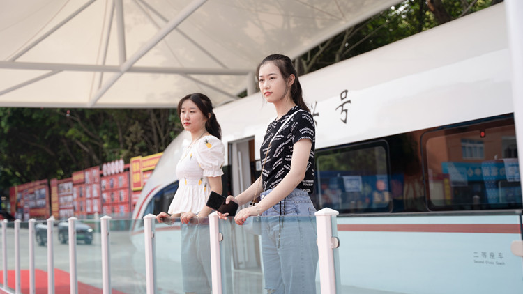 轉(zhuǎn)校來(lái)四川新華，我找到了久違的成就感！