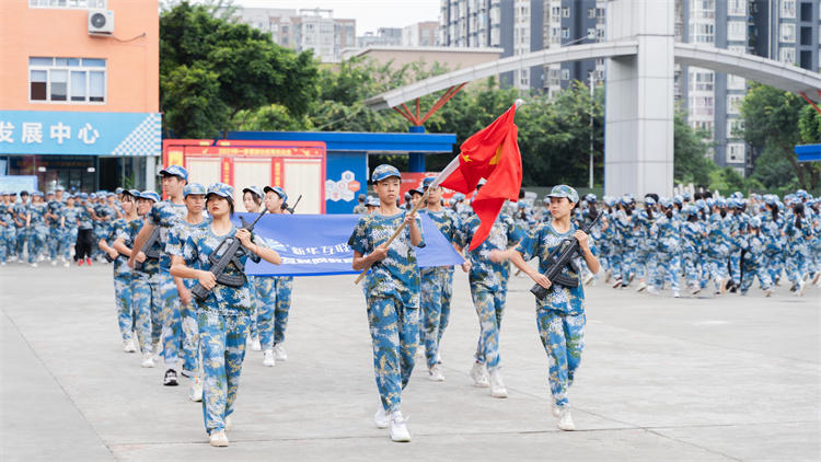 迷彩青春，軍訓(xùn)蛻變—四川新華素質(zhì)拓展訓(xùn)練匯演