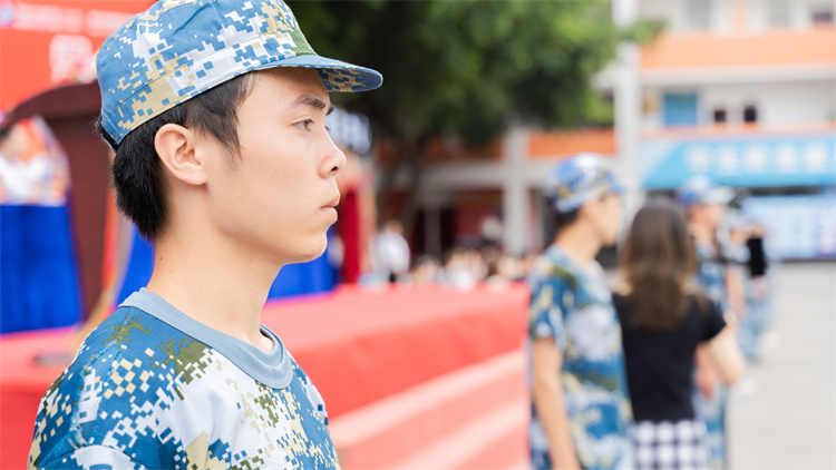 迷彩青春，軍訓(xùn)蛻變—四川新華素質(zhì)拓展訓(xùn)練匯演