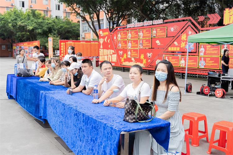 迷彩青春，軍訓(xùn)蛻變—四川新華素質(zhì)拓展訓(xùn)練匯演