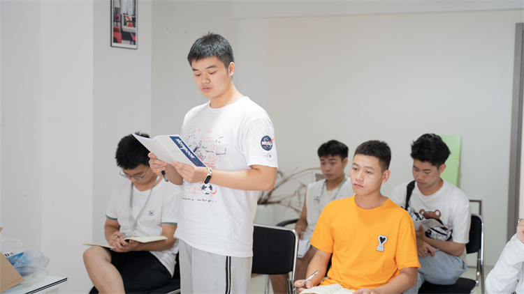 校企合作三方共贏，就業(yè)回訪見證新華學(xué)子成長！