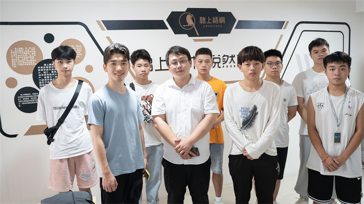 校企合作三方共贏，就業(yè)回訪見證新華學(xué)子成長！