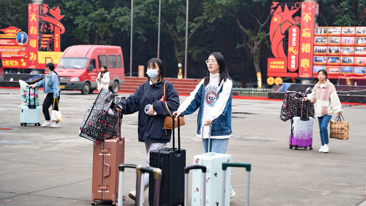 新華定向班學(xué)生赴京東實(shí)習(xí):實(shí)地體驗(yàn)電商魅力