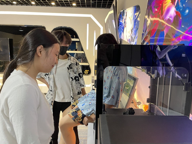 三姐妹一同報名，圓夢新華