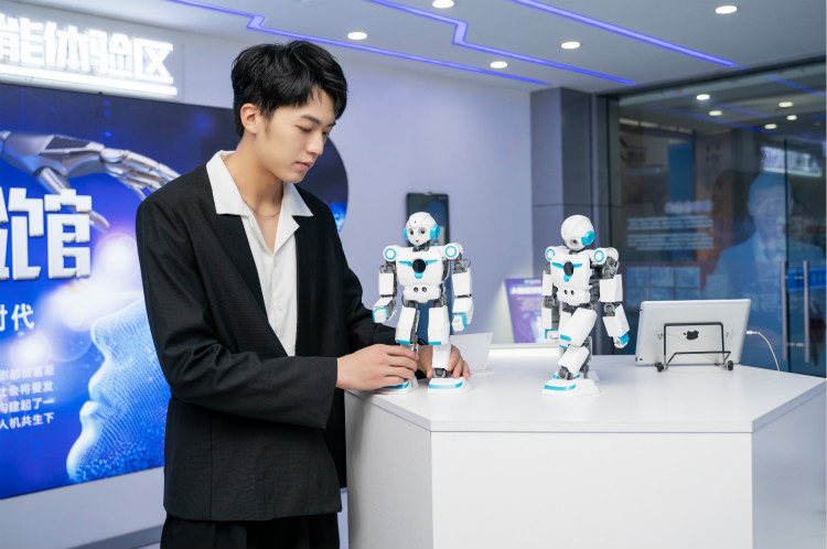 【新興專業(yè)解讀】—人工智能空前火爆，新華教學(xué)和就業(yè)如何？