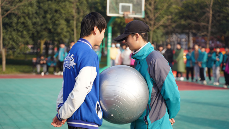 超“燃”運(yùn)動(dòng)會(huì)！成都新華冬季運(yùn)動(dòng)會(huì)“圖”擊現(xiàn)場(chǎng)！