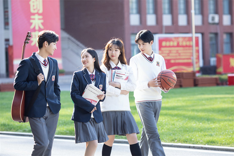 初中生成績(jī)不好，學(xué)什么專業(yè)好？選什么學(xué)校就業(yè)有前途？