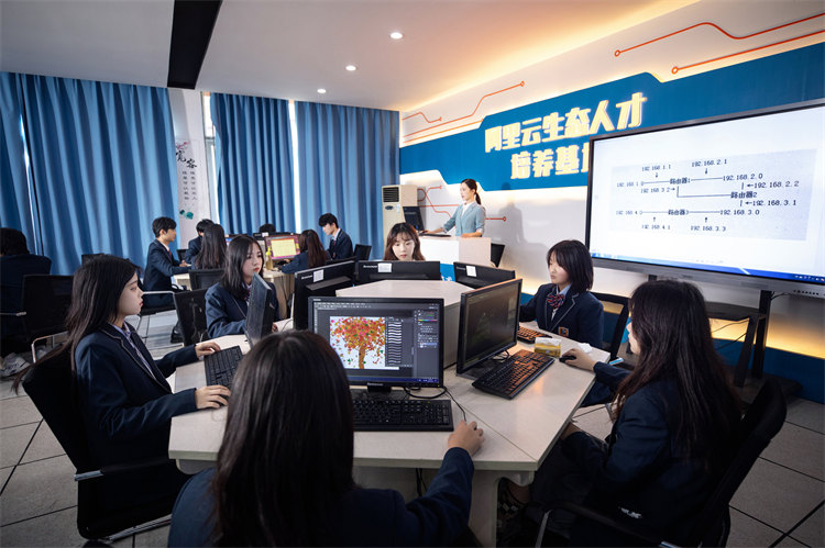 春招進(jìn)行時(shí)，企業(yè)“上門(mén)”預(yù)定新華電腦畢業(yè)生！