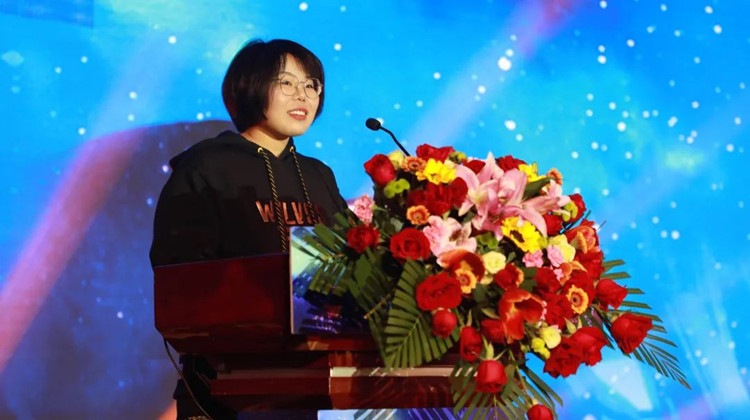 新“競(jìng)”之力，狼隊(duì)電子競(jìng)技俱樂(lè)部青訓(xùn)人才孵化基地落地新華