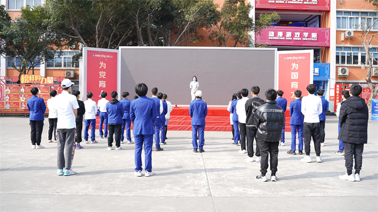 國防風(fēng)采！新華國防少年不怕練！