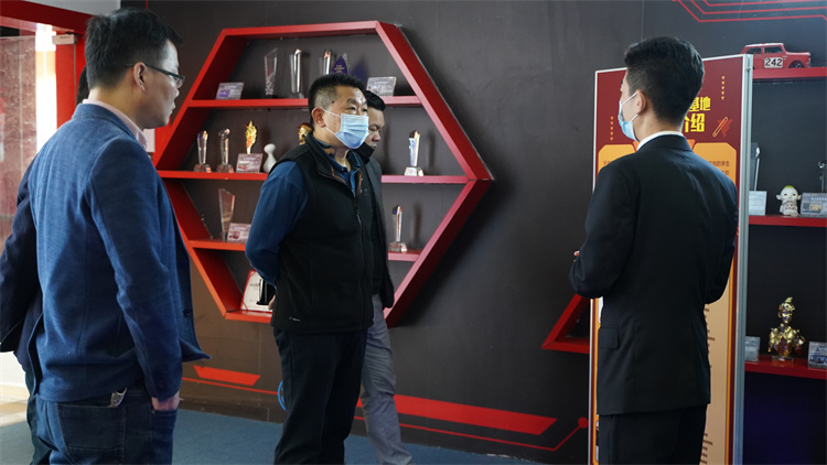 熱烈歡迎智能制造企業(yè)走進(jìn)成都新華交流學(xué)習(xí)指導(dǎo)！