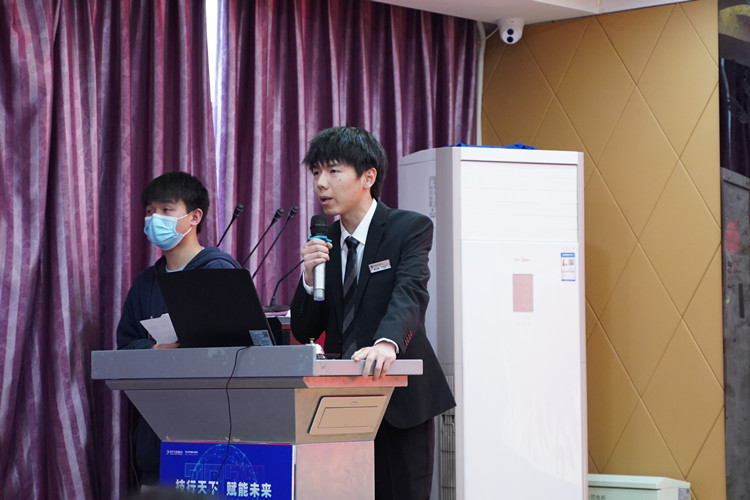 2022年春季畢業(yè)典禮暨優(yōu)秀畢業(yè)生表彰大會(huì)圓滿(mǎn)禮成