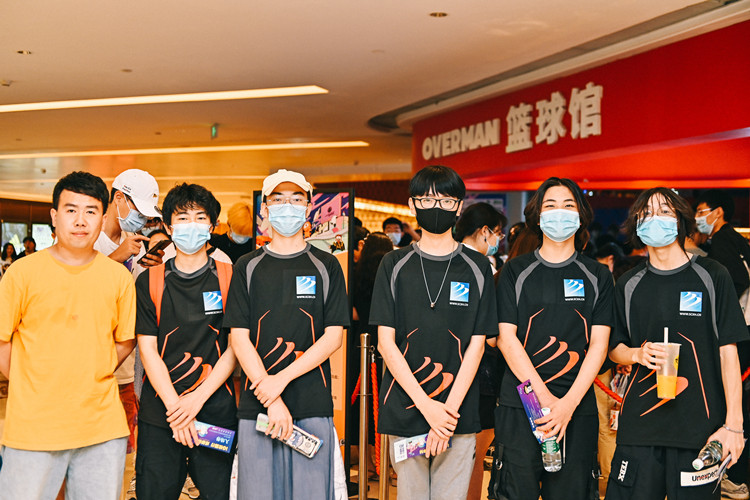 RNG三比二奪冠！電子競(jìng)技行業(yè)崛起