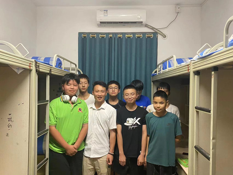 我負(fù)責(zé)雨露陽光，你負(fù)責(zé)茁壯成長