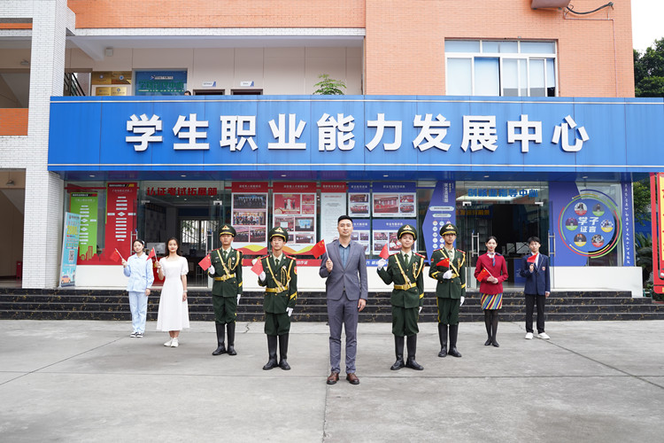 祖國(guó)頌！新華迎國(guó)慶，祝福“誦”祖國(guó)