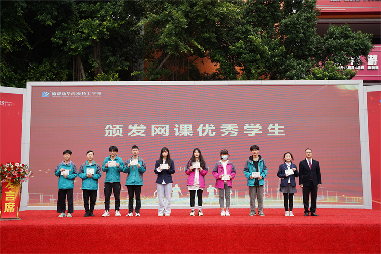 啟航！現(xiàn)場(chǎng)直擊2022級(jí)新生開(kāi)學(xué)典禮暨京東社會(huì)實(shí)踐表彰大會(huì)！