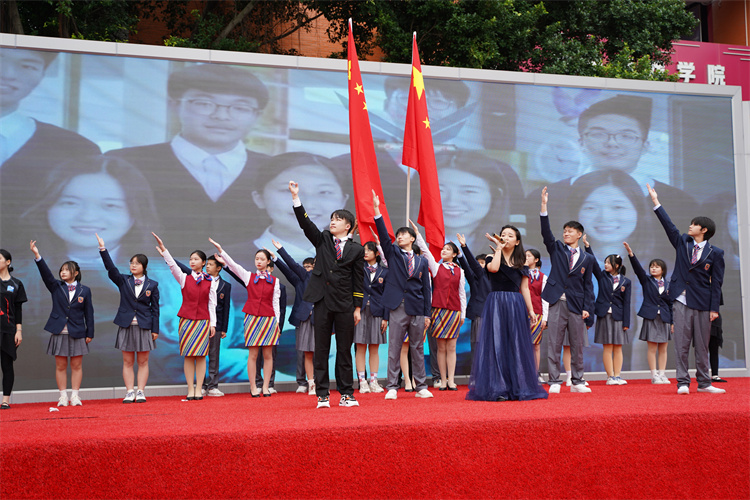 啟航！現(xiàn)場(chǎng)直擊2022級(jí)新生開(kāi)學(xué)典禮暨京東社會(huì)實(shí)踐表彰大會(huì)！