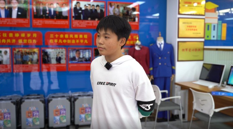 轉(zhuǎn)校來(lái)新華，用愛(ài)灌溉未來(lái)