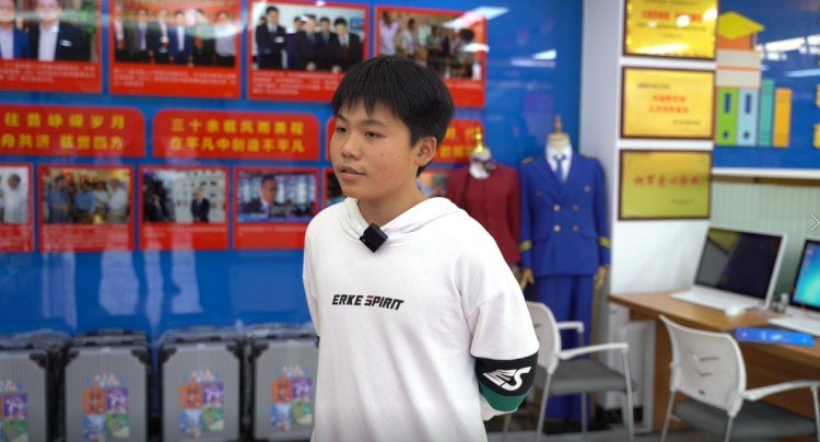 轉(zhuǎn)校來(lái)新華，用愛(ài)灌溉未來(lái)