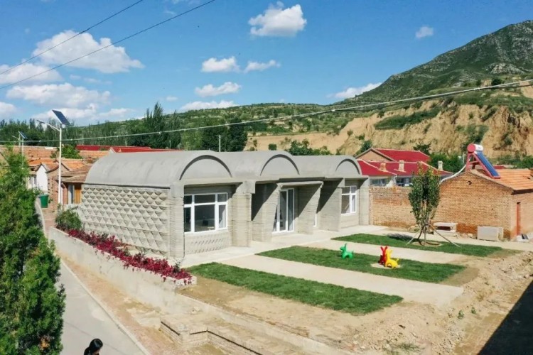 清華教授帶團隊3D打印一棟住宅只花20多萬，相關(guān)設(shè)計人才備受關(guān)注