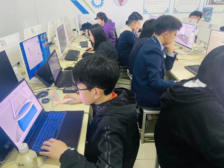 新華90后老師這樣說：不以規(guī)矩，不成方圓