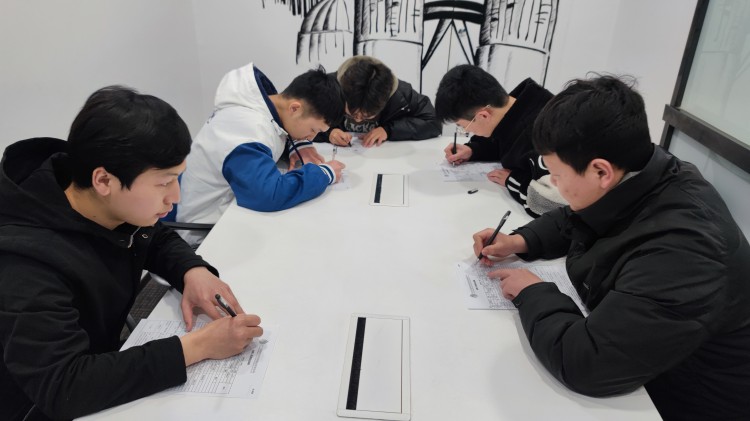 就業(yè)難度更升級！成都新華高級技工學(xué)校就業(yè)再爭潮頭