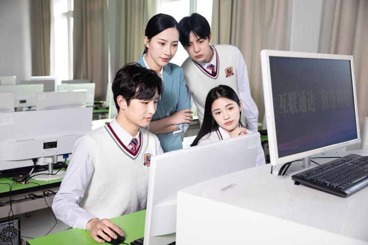 【解讀新華“三查三評(píng)”】學(xué)生學(xué)習(xí)為核心，綜合素質(zhì)齊發(fā)展