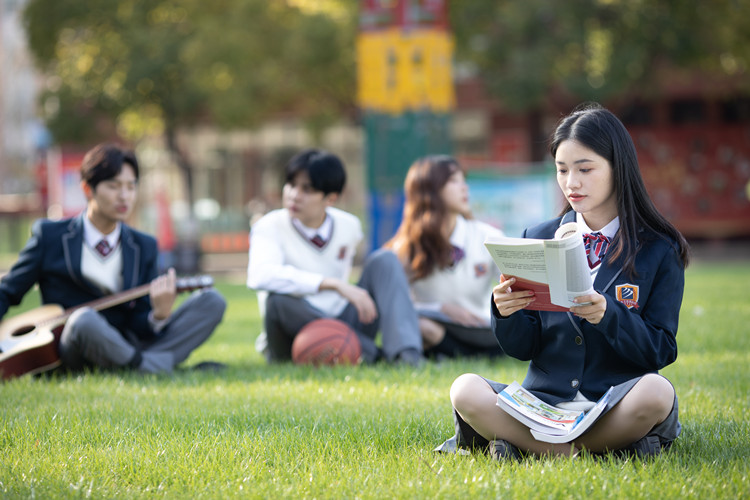 【解讀新華“三查三評(píng)”】學(xué)生學(xué)習(xí)為核心，綜合素質(zhì)齊發(fā)展