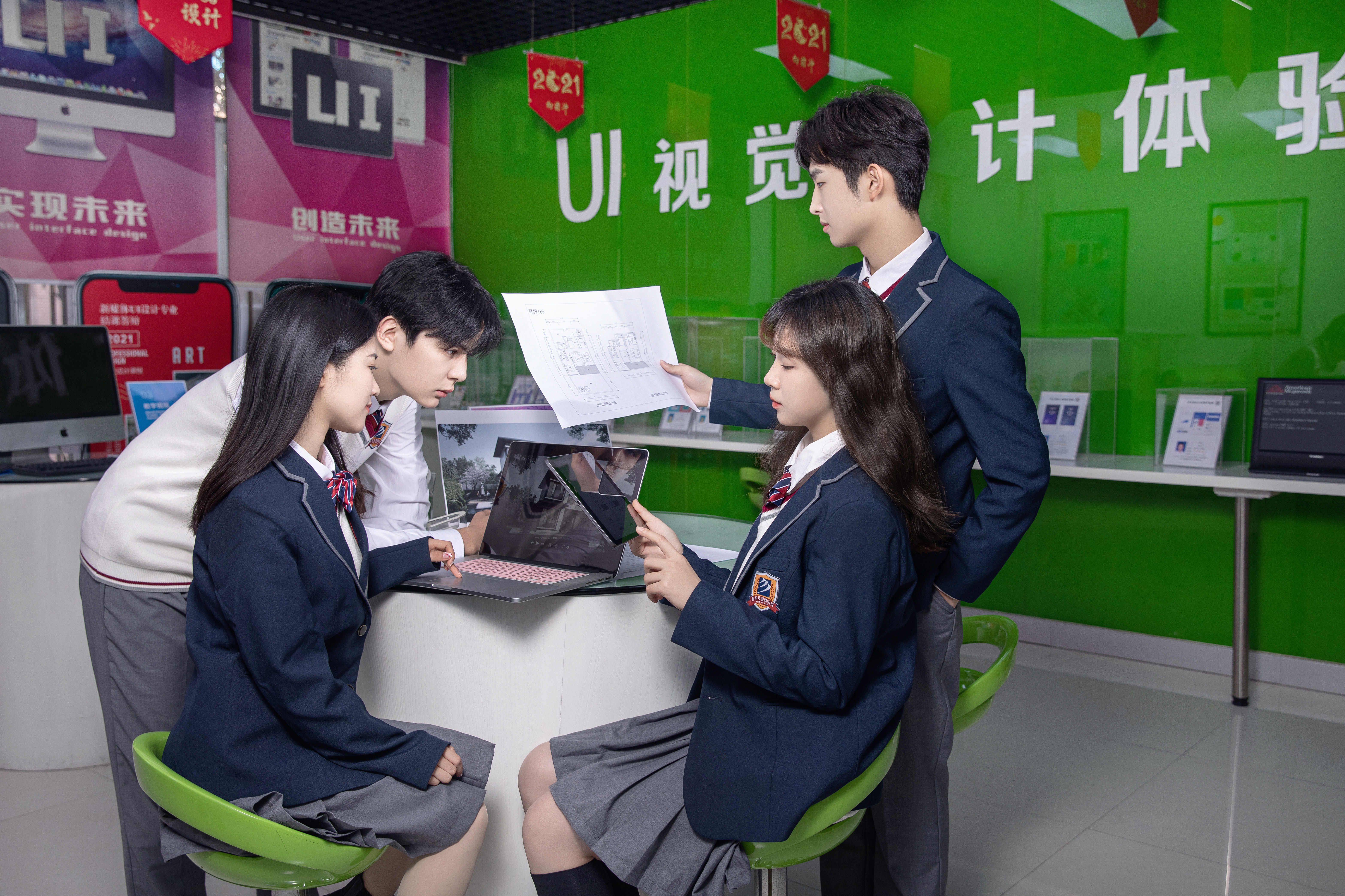與時代同跨越 | 新華電腦教育35年品質(zhì)辦學(xué)，培養(yǎng)一代代IT高技能人才