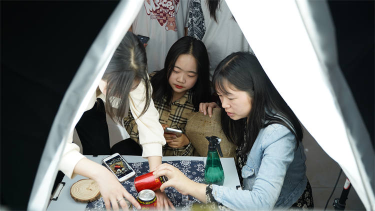 軍訓(xùn)后開學(xué)第一周，一起來(lái)看活力滿滿的大家