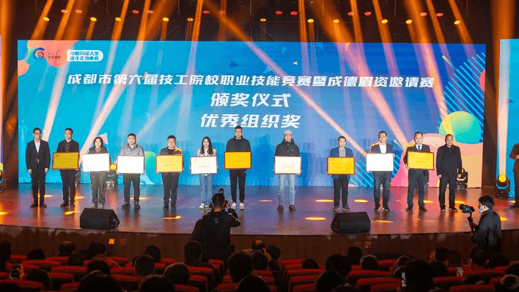 邀請賽在我校圓滿閉幕，新華學(xué)子勇奪佳績