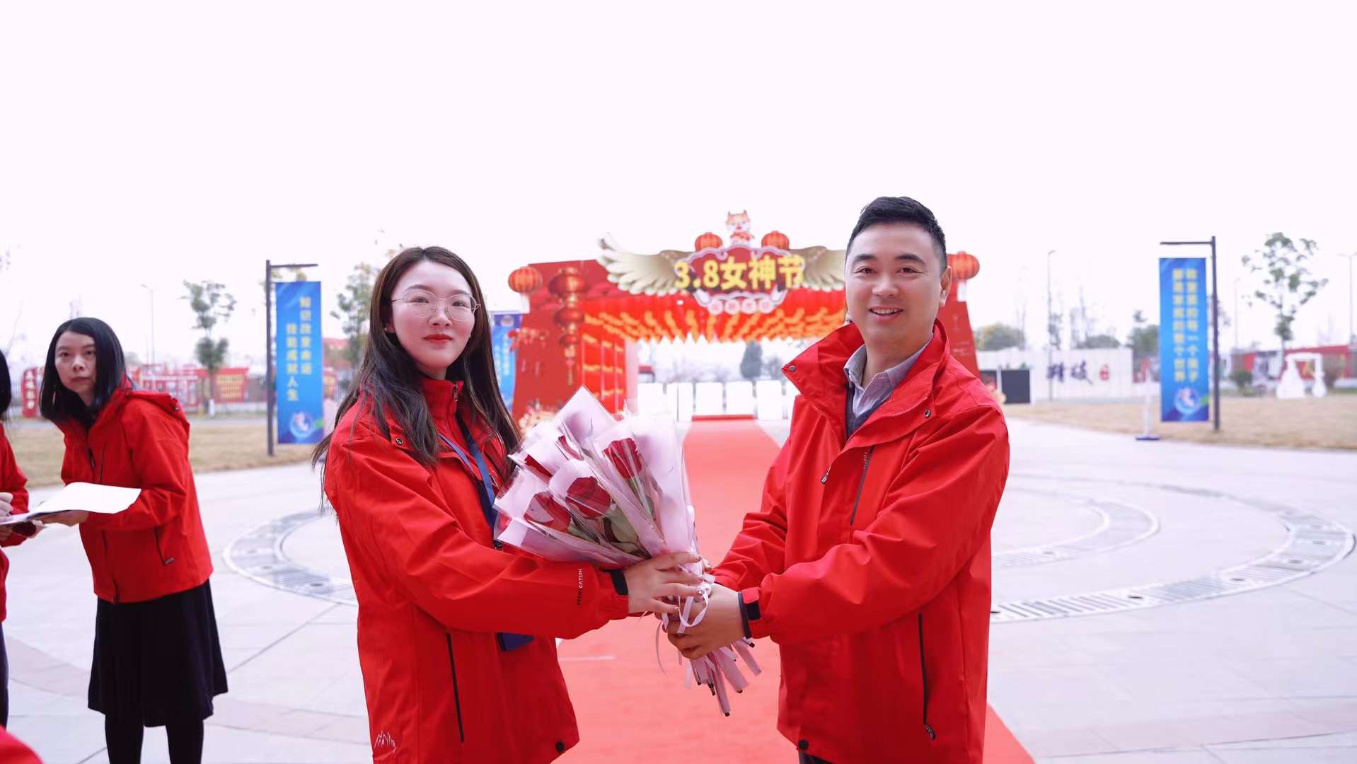 婦女節(jié)！獻(xiàn)給所有成都新華的女老師們