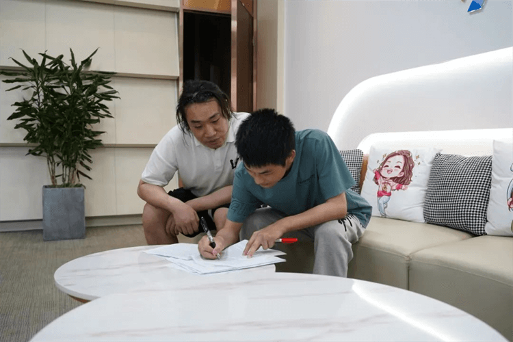 恭喜！成都新華電競學(xué)子成功簽約
