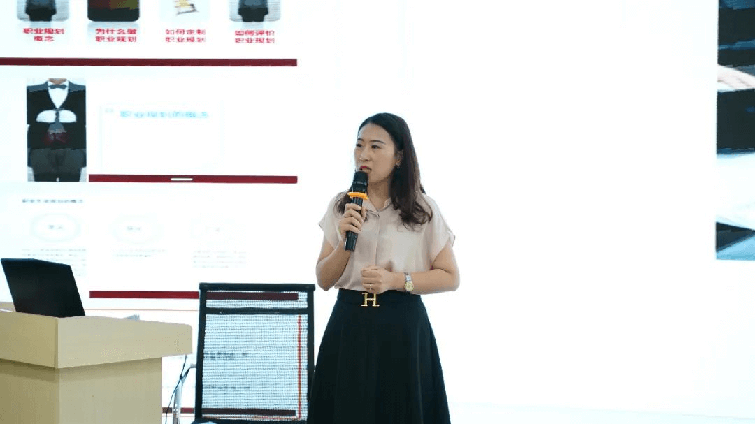 明晰職業(yè)規(guī)劃:酒店行業(yè)大咖走進(jìn)成都新華