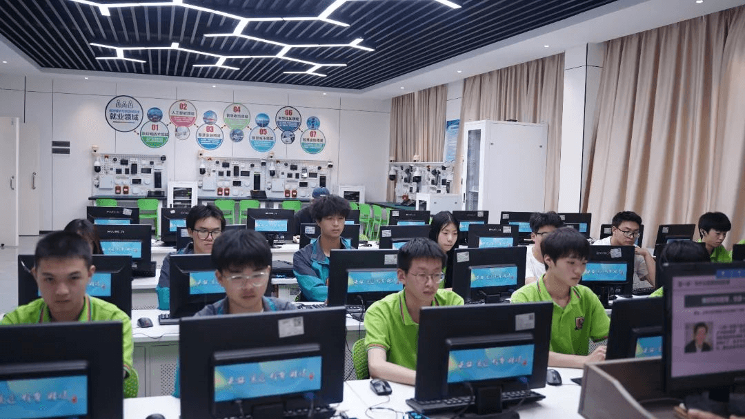 二次擇校為什么選擇成都新華，他們說了心里話