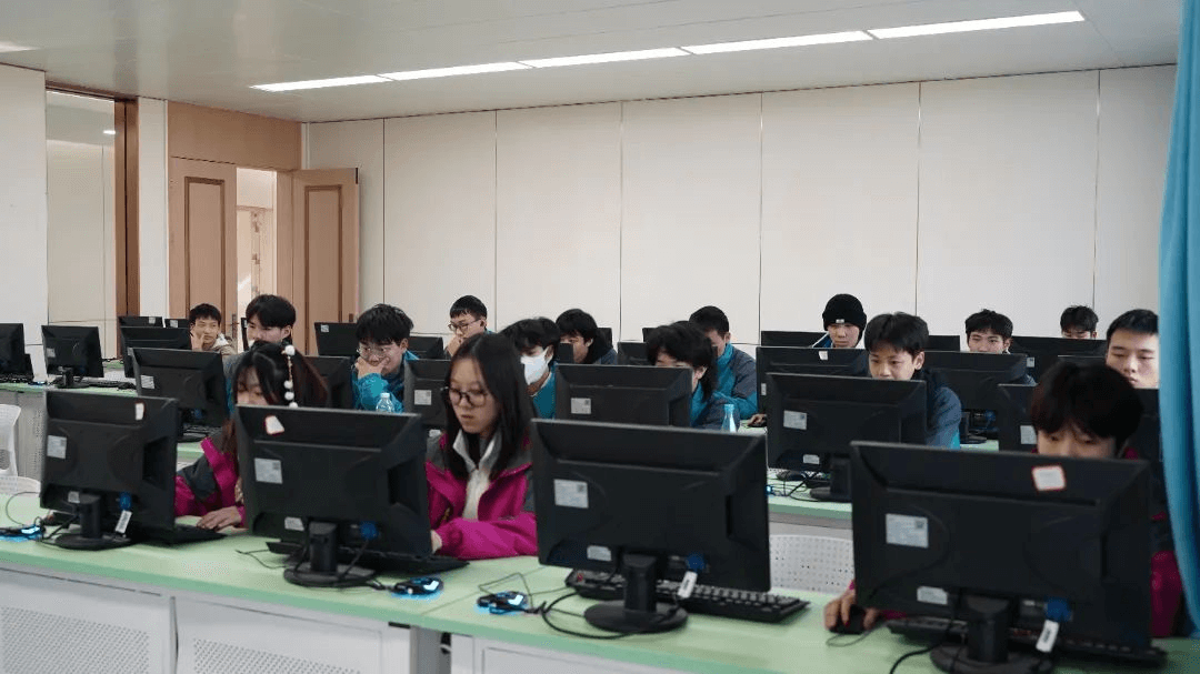 開學(xué)一個(gè)月，新華學(xué)子的校園生活是什么樣的呢