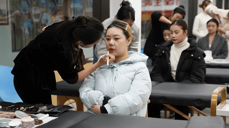 臨近年底，打工返鄉(xiāng)學(xué)什么技術(shù)年后好就業(yè)？