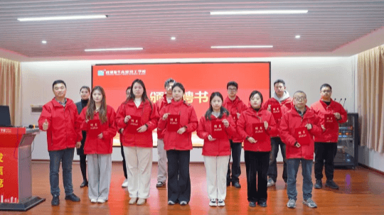 <b>攜手共進·技綻賽場|成都新華2025年賽事班正式開班</b>